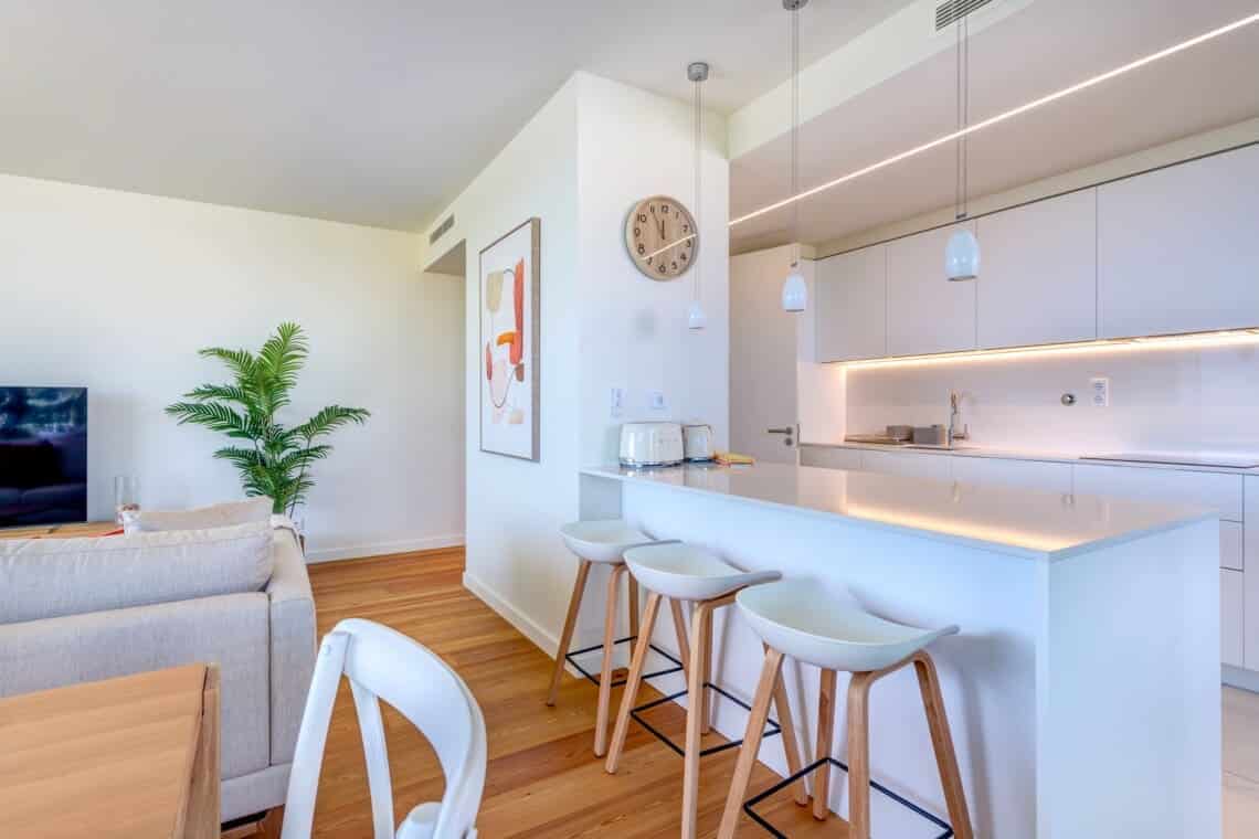 bliss & spa kitchen at Bayline, Armação de Pêra: white kitchen with breakfast bar and stools