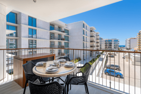 Pargo A balcony at Bayline, Armação de Pêra: round table set for four, overlooking the neighbouring blocks