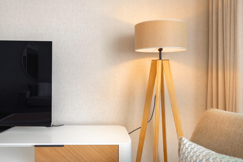 Pargo A living room at Bayline, Armação de Pêra: tripod floor lamp beside the TV unit