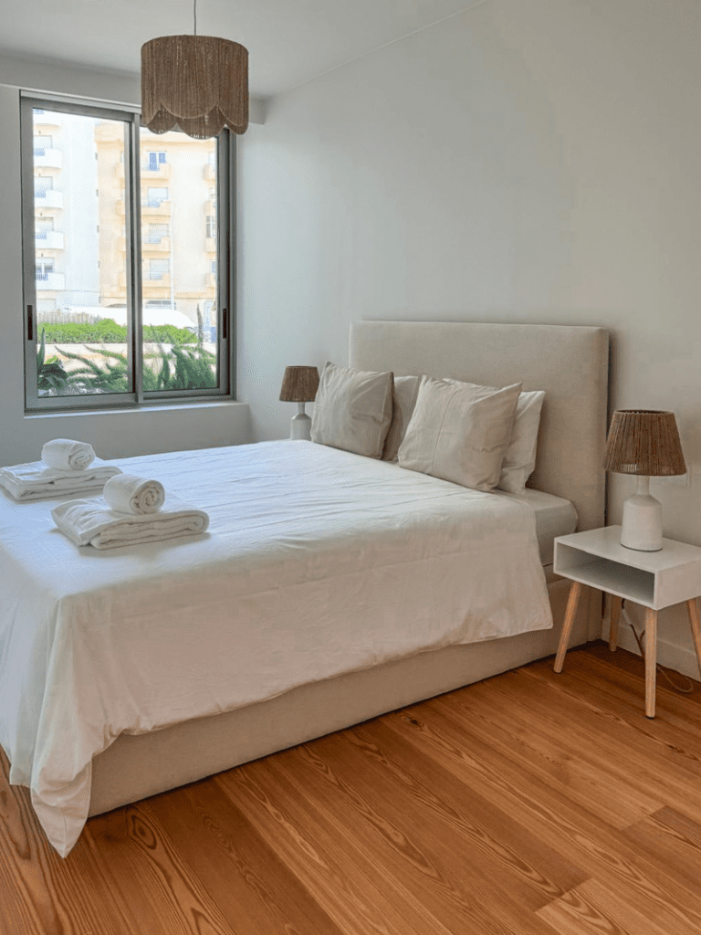 Robalo bedroom at Bayline, Armação de Pêra: double bed with upholstered headboard and rattan lamps