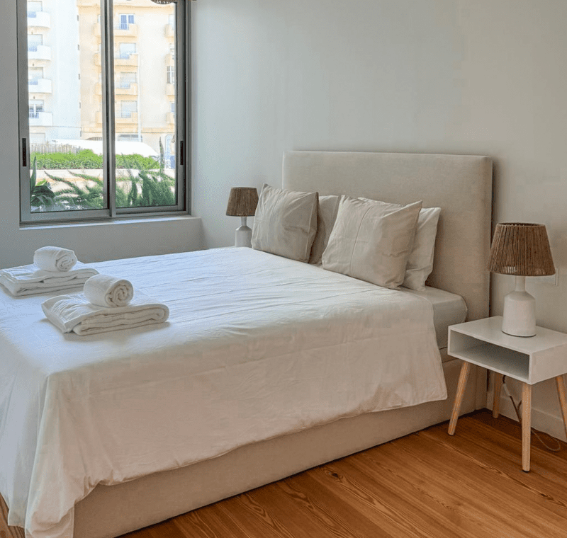 Robalo bedroom at Bayline, Armação de Pêra: double bed with upholstered headboard and rattan lamps