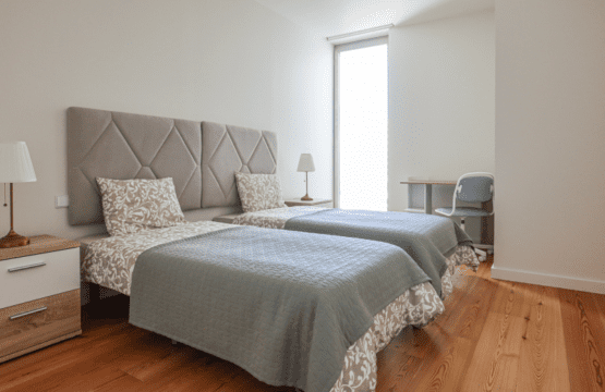 Bacalhau bedroom at Bayline, Armação de Pêra: two single beds with grey headboards