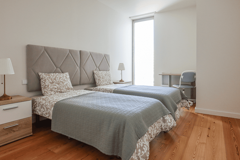 Bacalhau bedroom at Bayline, Armação de Pêra: two single beds with grey headboards