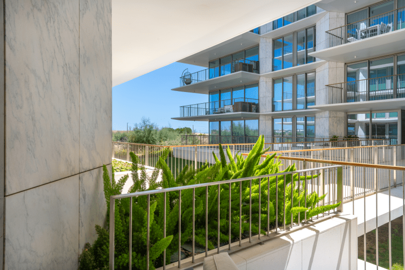 Linguado balcony at Bayline, Armação de Pêra: planted balcony with a view of the neighbouring blocks and trees