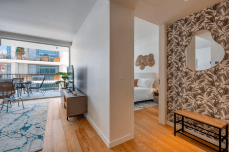 Peixe Balão at Bayline, Armação de Pêra: hallway with leaf-print wallpaper and mirror, bedroom beyond