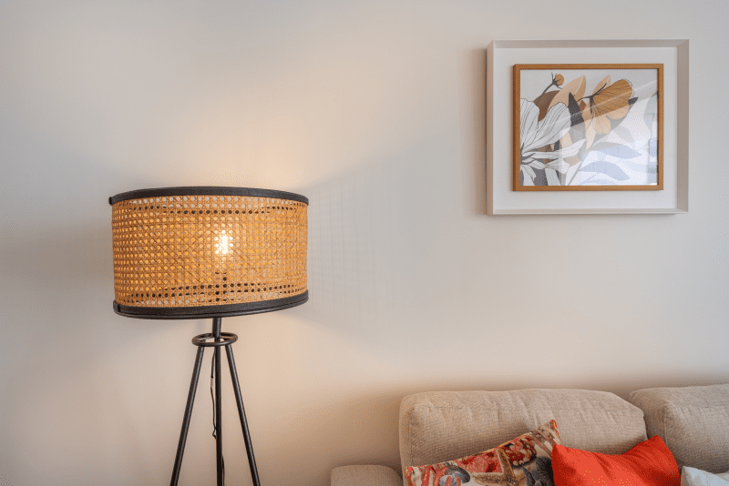 Corvina living room at Bayline, Armação de Pêra: rattan floor lamp, framed print and sofa