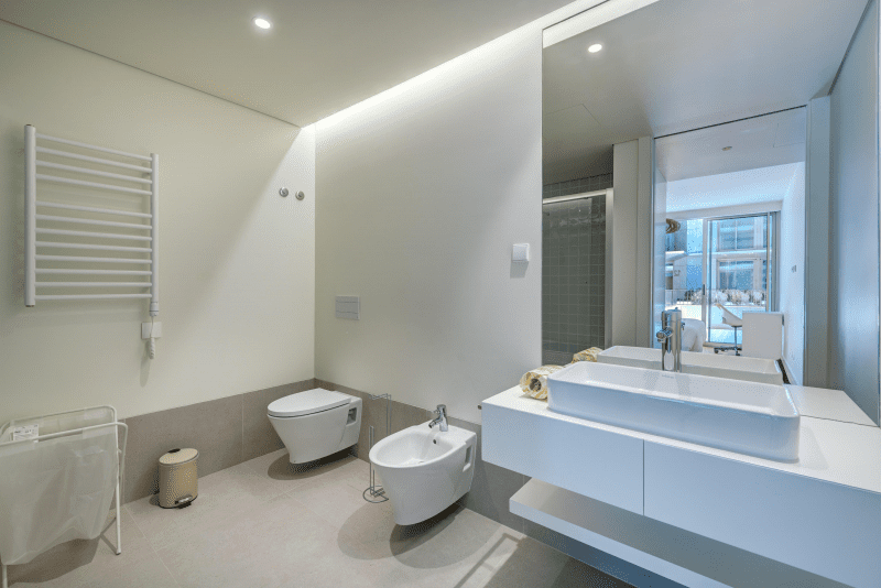 Sardinha bathroom at Bayline, Armação de Pêra: vessel basin, wall-hung toilet, bidet and heated towel rail