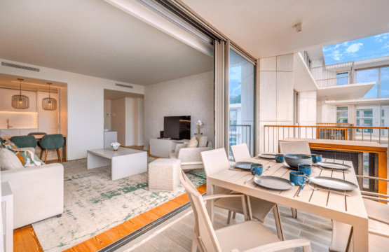 Safia balcony at Bayline, Armação de Pêra: dining table laid for four, living room through the open doors
