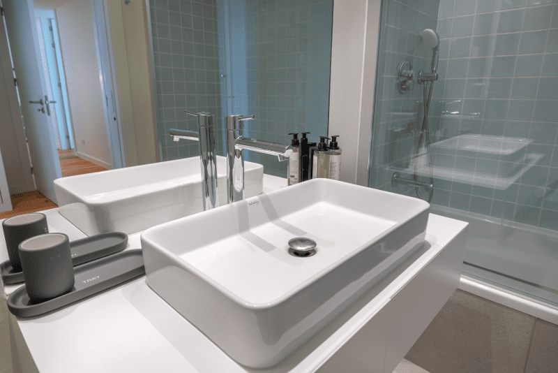 Safia bathroom at Bayline, Armação de Pêra: white vessel basin with chrome taps and toiletries