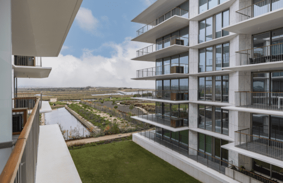 Bayline condominium in Armação de Pêra: apartment blocks, lawn and lagoon seen from a balcony