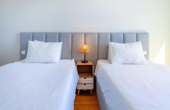 Nemo bedroom at Bayline, Armação de Pêra: two single beds with grey headboard and rattan lamp